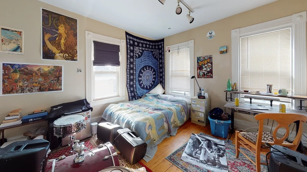 6 bed, 2 bath apartment for rent at 24 Highgate Unit 1, Allston — photo 2 of 10
