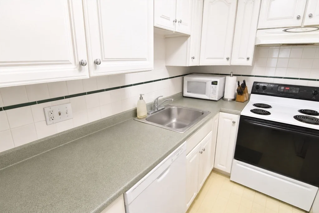 3 bed, 1 bath apartment for rent at 24 Highland Ave Unit 11, Mid Cambridge — photo 10 of 13