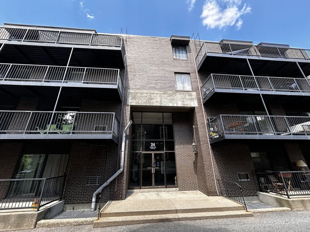 3 bed, 1 bath apartment for rent at 24 Highland Ave Unit 11, Mid Cambridge — photo 9 of 13