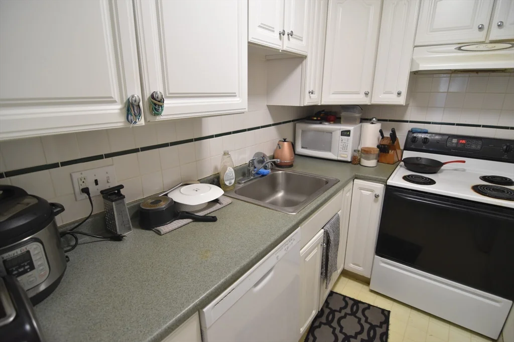 3 bed, 1 bath apartment for rent at 24 Highland Ave Unit 11, Mid Cambridge — photo 6 of 13