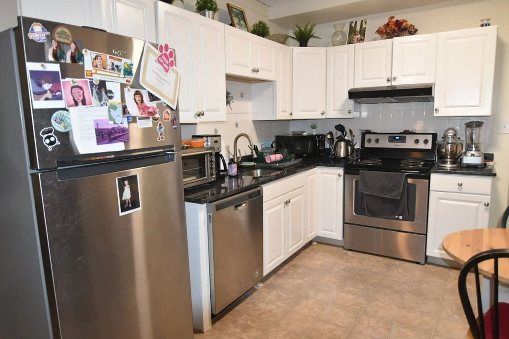 2 bed, 1 bath apartment for rent at 24 Highland Unit 22, Mid Cambridge — photo 8 of 9