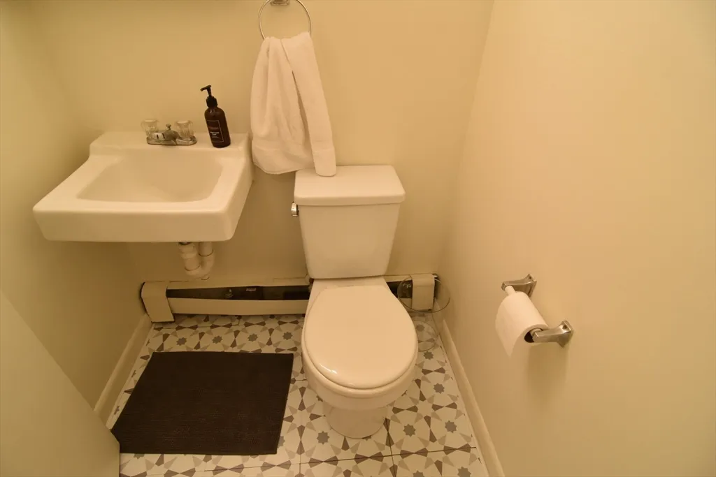 1 bed, 1 bath apartment for rent at 24 Highland Unit 5, Mid Cambridge — photo 6 of 9