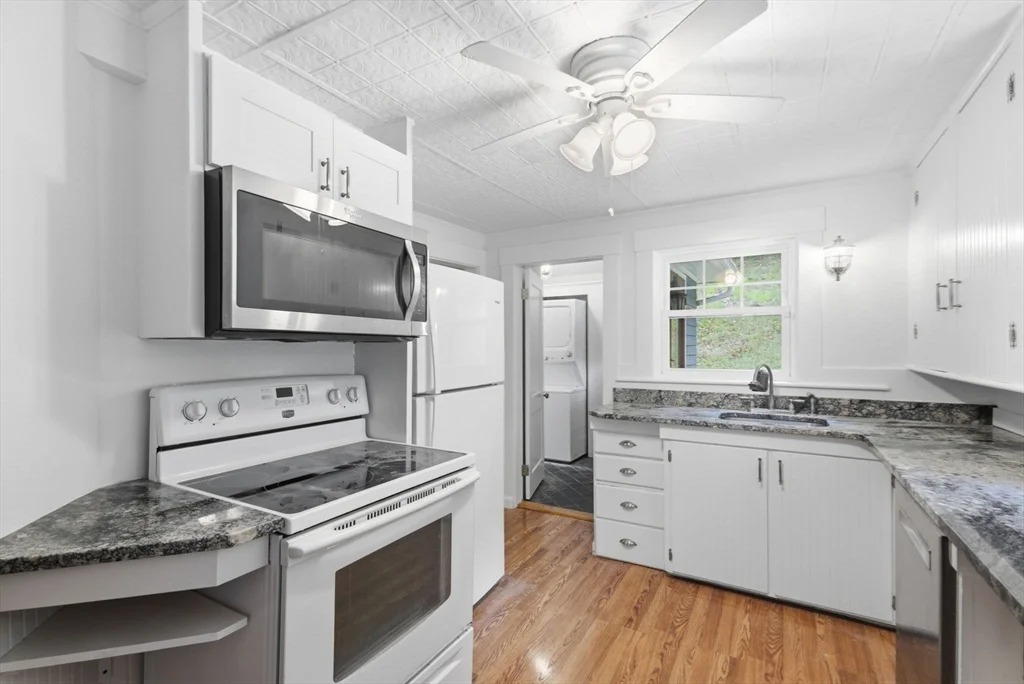 3 bed, 1 bath apartment for rent at 24 Hildreth St, Francis Hill — photo 10 of 38