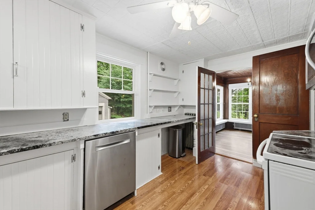 3 bed, 1 bath apartment for rent at 24 Hildreth St, Francis Hill — photo 9 of 38