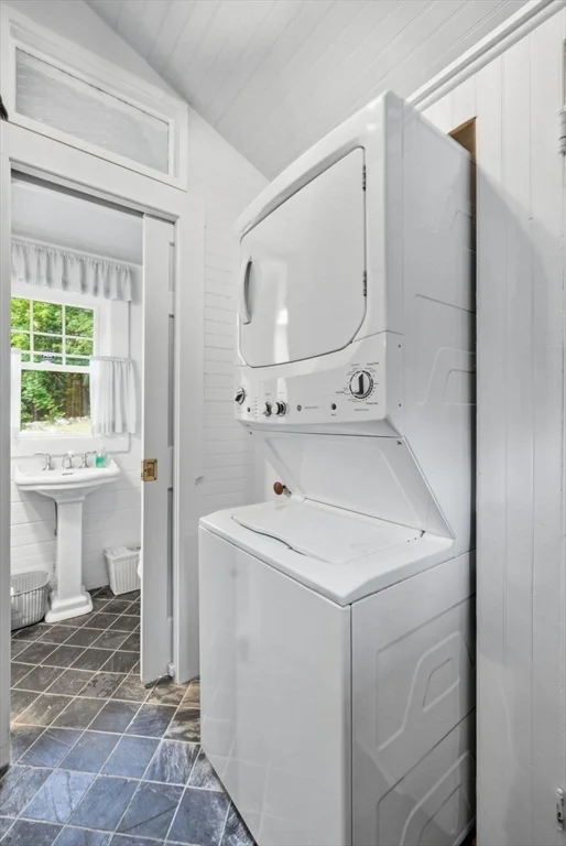 3 bed, 1 bath apartment for rent at 24 Hildreth St, Francis Hill — photo 15 of 38