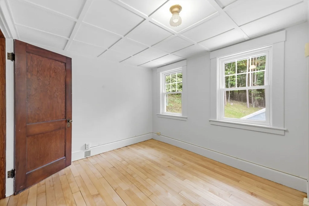 3 bed, 1 bath apartment for rent at 24 Hildreth St, Francis Hill — photo 30 of 38