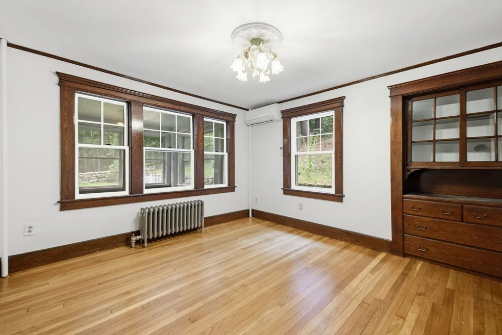 3 bed, 1 bath apartment for rent at 24 Hildreth St, Francis Hill — photo 13 of 38