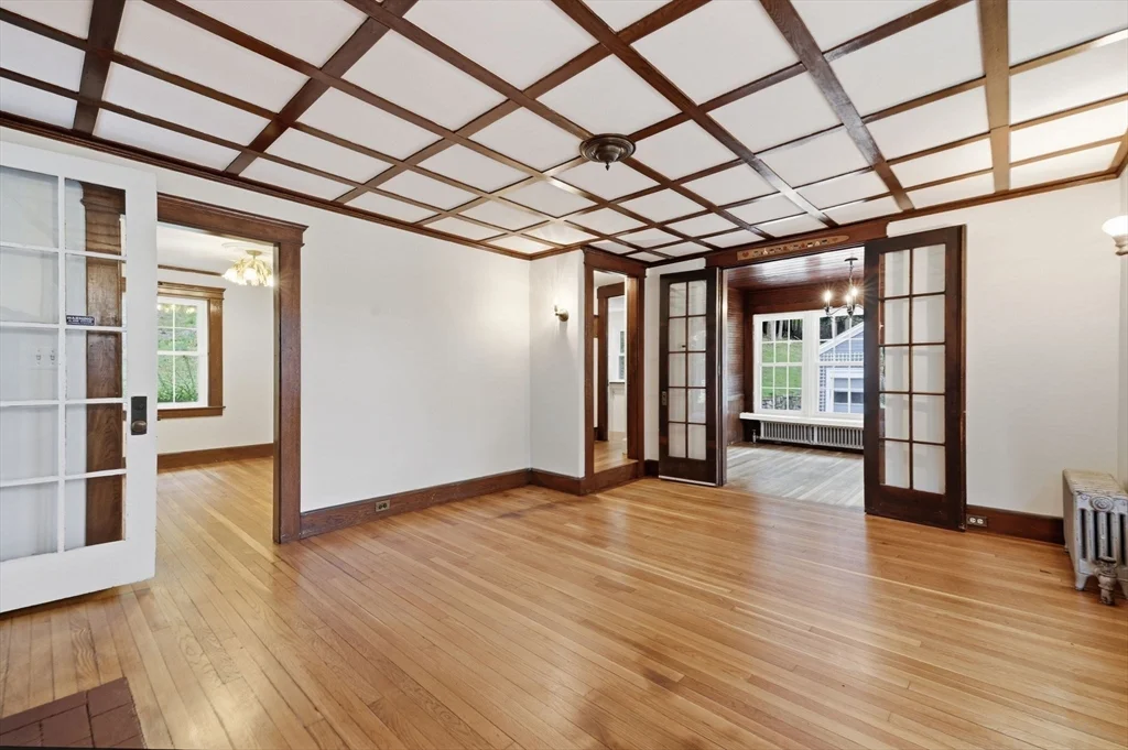 3 bed, 1 bath apartment for rent at 24 Hildreth St, Francis Hill — photo 5 of 38