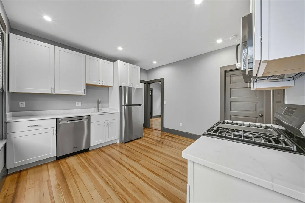 3 bed, 1 bath apartment for rent at 24 Hinckley Unit 2, Dorchester — photo 21 of 36