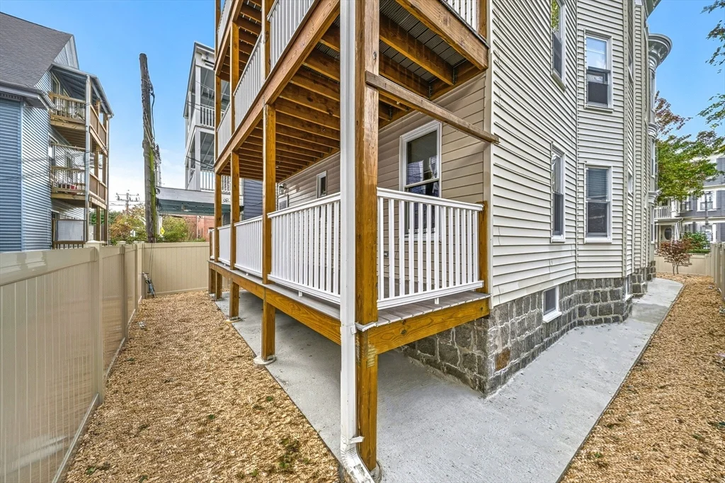3 bed, 1 bath apartment for rent at 24 Hinckley Unit 3, Dorchester — photo 28 of 36