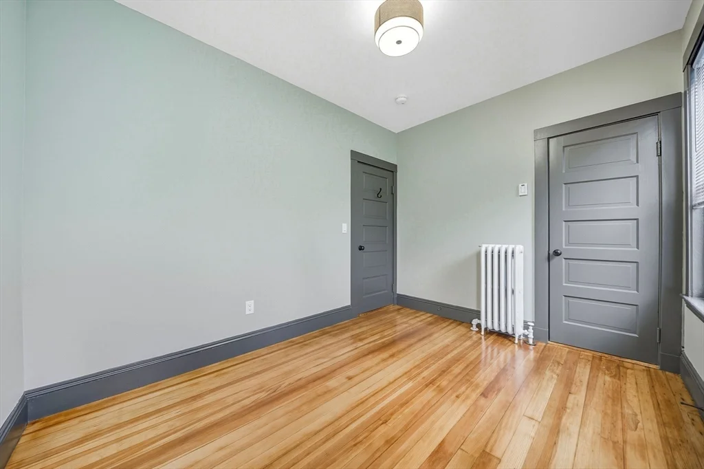 3 bed, 1 bath apartment for rent at 24 Hinckley Unit 3, Dorchester — photo 17 of 36