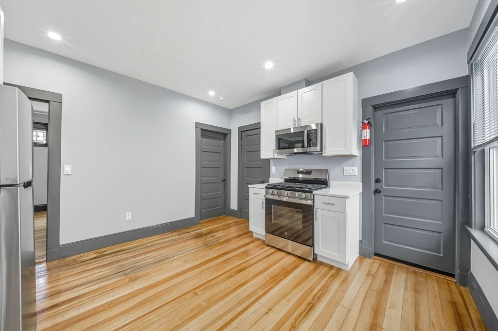 3 bed, 1 bath apartment for rent at 24 Hinckley Unit 3, Dorchester — photo 22 of 36