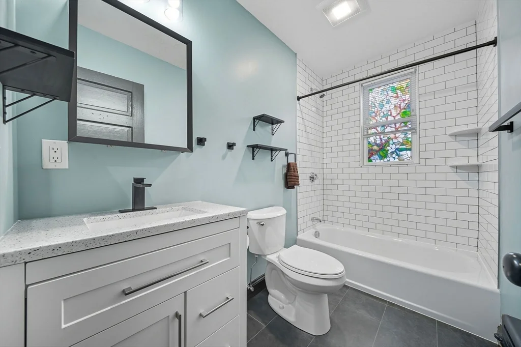 3 bed, 1 bath apartment for rent at 24 Hinckley Unit 3, Dorchester — photo 16 of 36