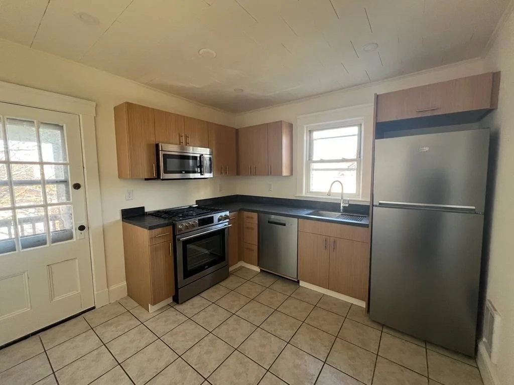 3 bed, 1 bath apartment for rent at 24 Hollis Ave Unit 2R, Quincy — photo 6 of 22