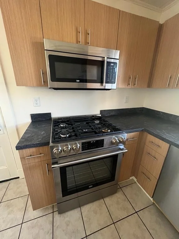 3 bed, 1 bath apartment for rent at 24 Hollis Ave Unit 2R, Quincy — photo 9 of 22