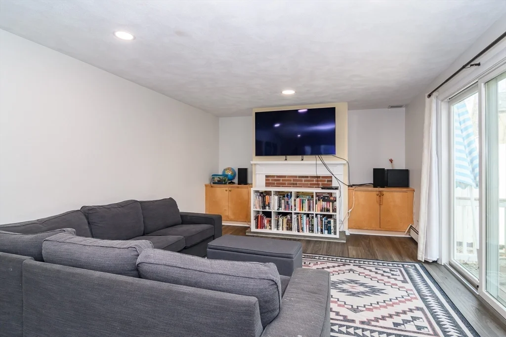 3 bed, 2 bath apartment for rent at 24 Homeward Ln Unit 24, Natick — photo 5 of 16