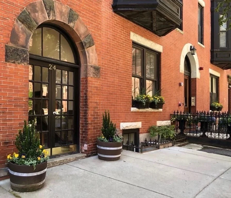 1 bed, 1 bath apartment for rent at 24 Isabella St Unit 1, Bay Village