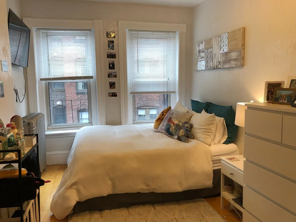 2 bed, 1 bath apartment for rent at 24 Isabella St Unit 2, Back Bay — photo 10 of 12