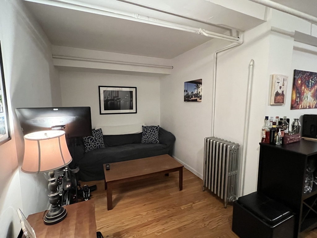1 bed, 1 bath apartment for rent at 24 Isabella Unit B, Back Bay — photo 2 of 7