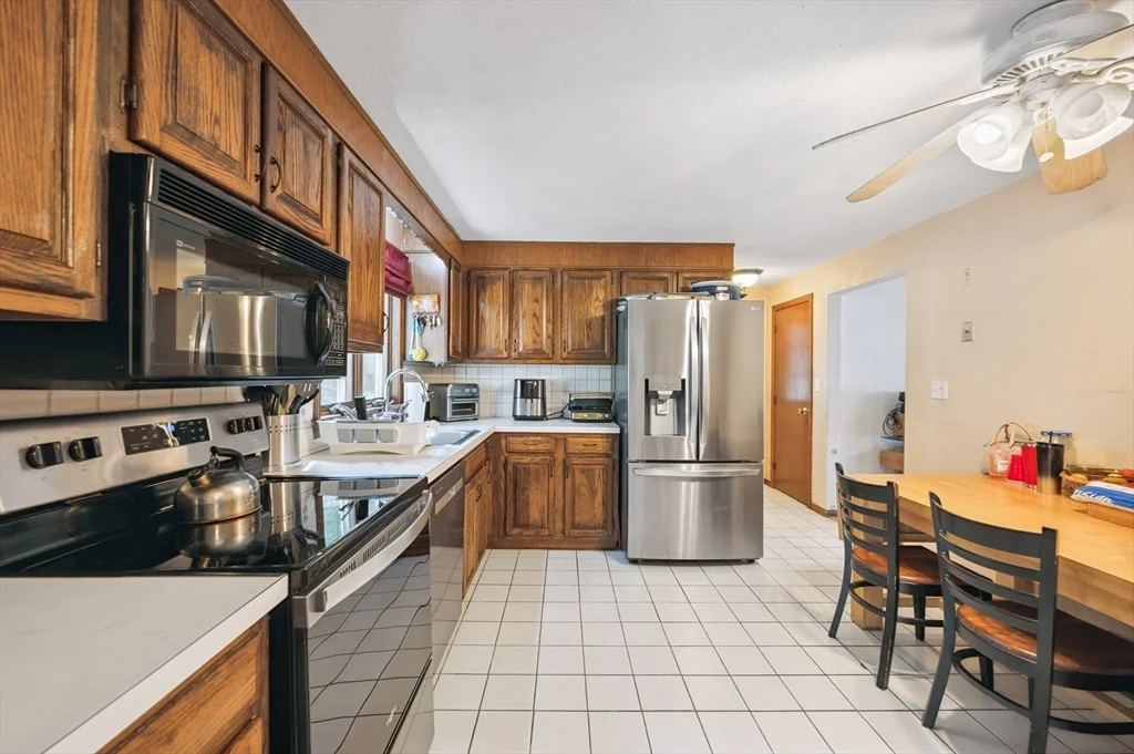 3 bed, 1.5 bath apartment for rent at 24 Johnson St Unit 1, Malden — photo 2 of 13