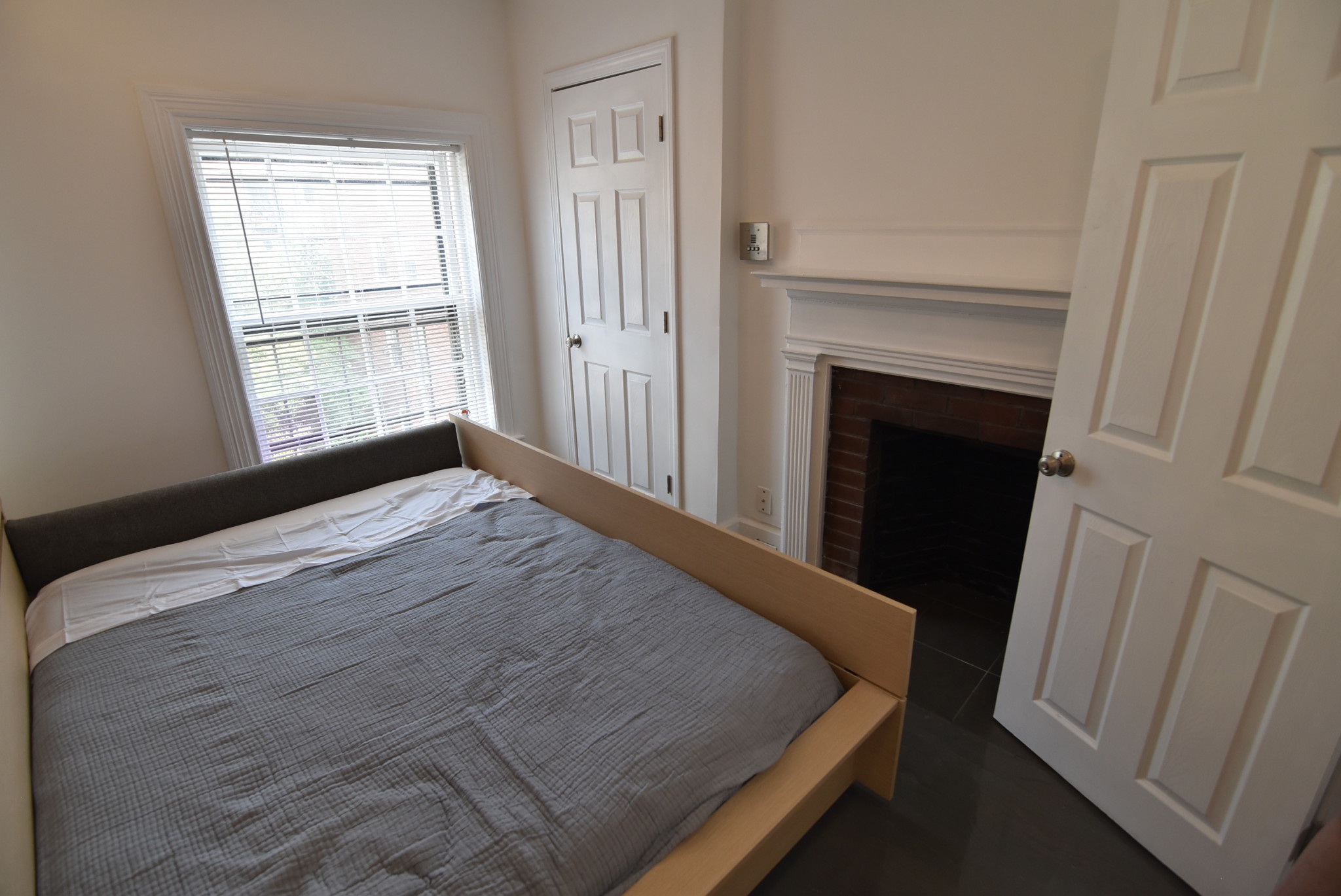 Studio bed, 1 bath apartment for rent at 24 Joy St Unit 5, Beacon Hill — photo 3 of 8
