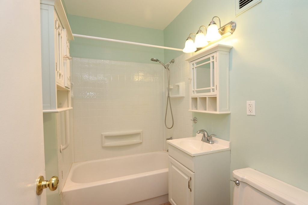 1 bed, 1 bath apartment for rent at 24 Juniper St Unit 66, Brookline Village — photo 20 of 24