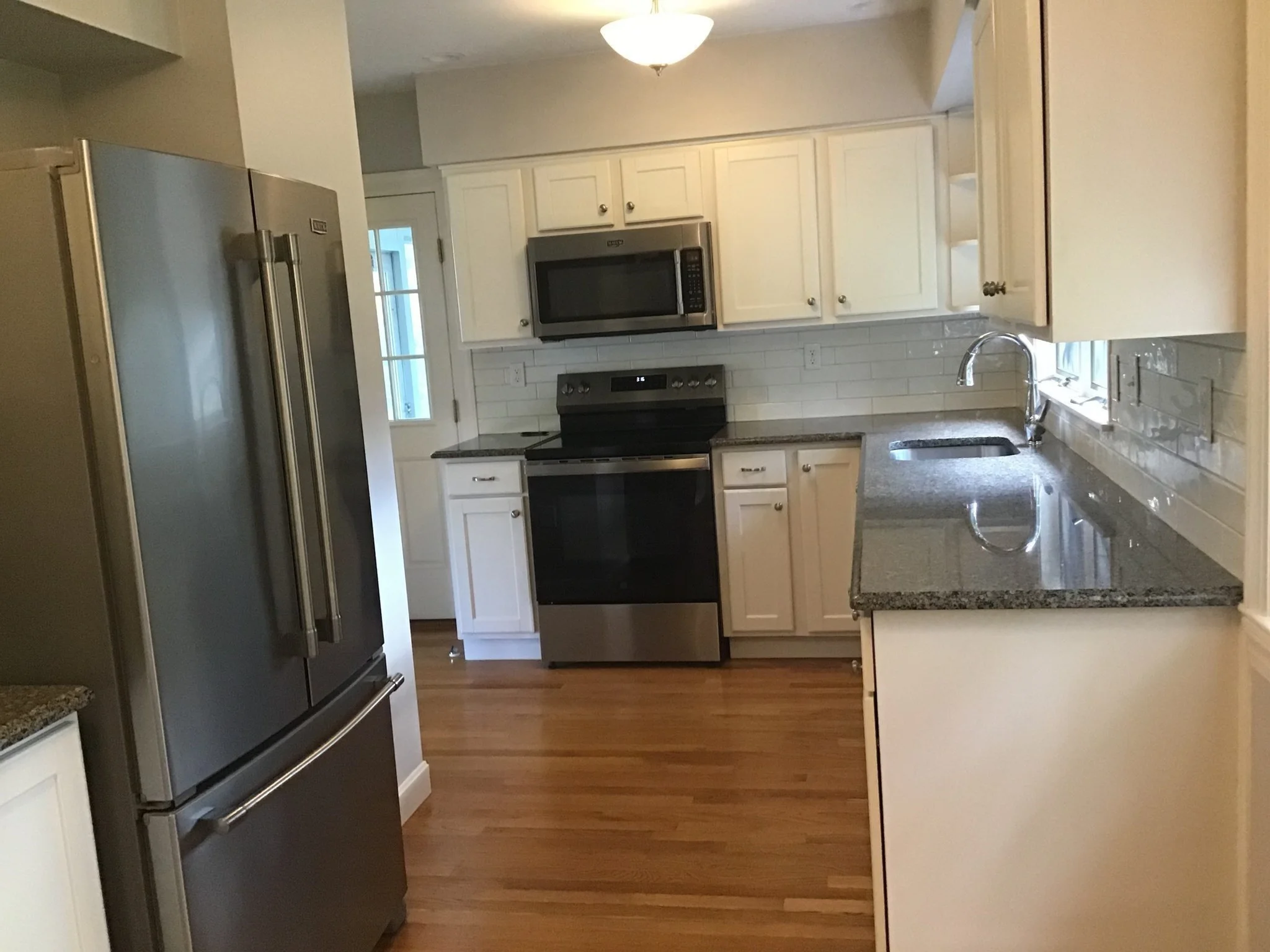 2 bed, 1 bath apartment for rent at 24 Lewis Rd, Adamsdale — photo 3 of 10