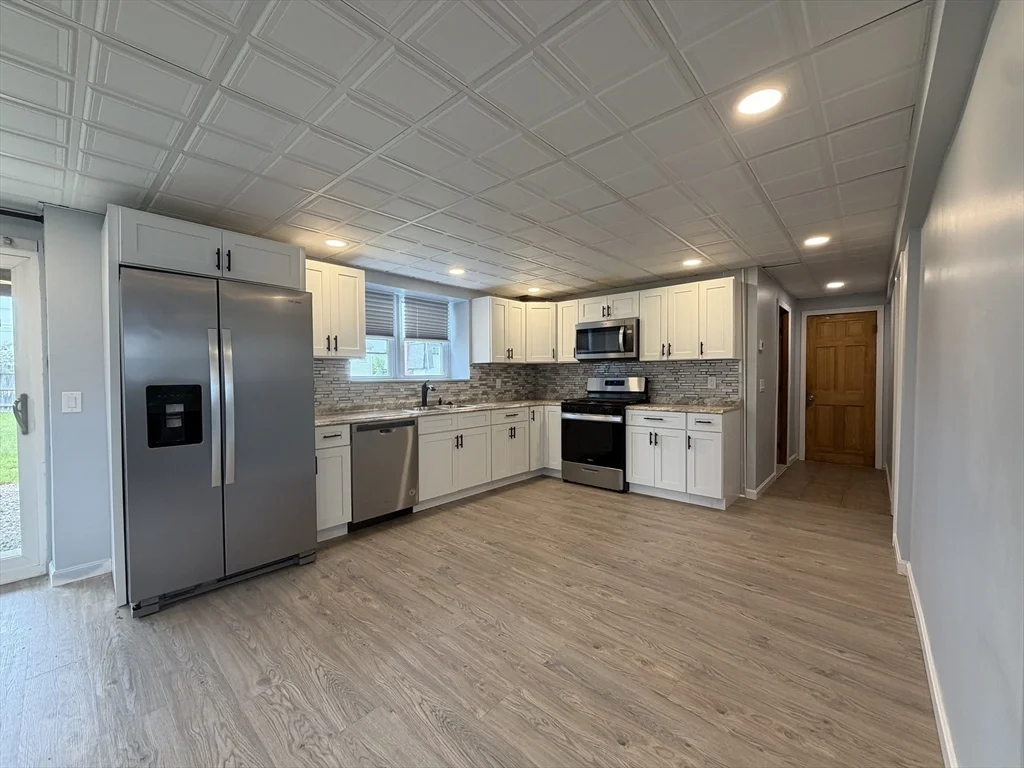 1 bed, 1 bath apartment for rent at 24 Lewis St Unit 1, North Providence — photo 1 of 10