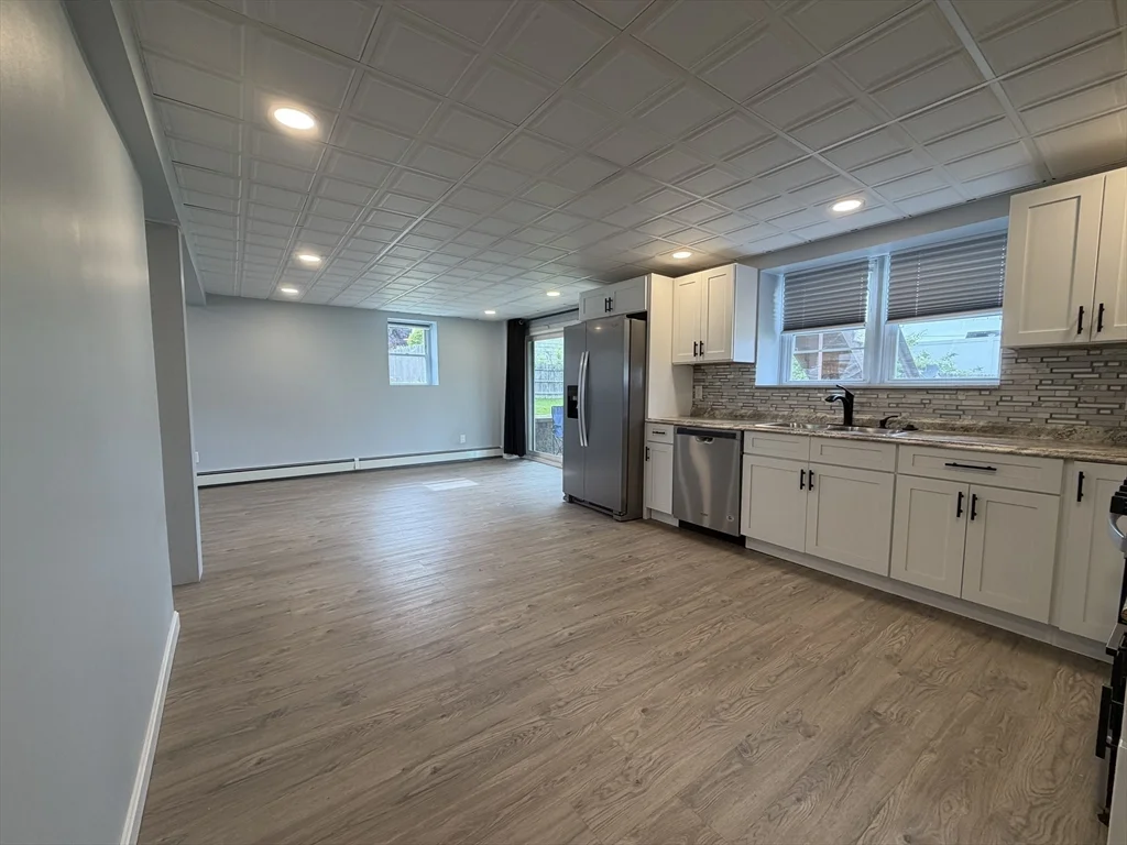 1 bed, 1 bath apartment for rent at 24 Lewis St Unit 1, North Providence — photo 2 of 10