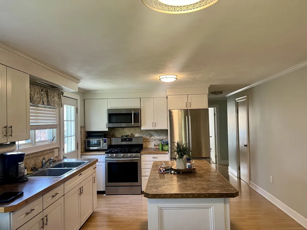 2 bed, 1 bath apartment for rent at 24 Lily St, Lynn — photo 8 of 16