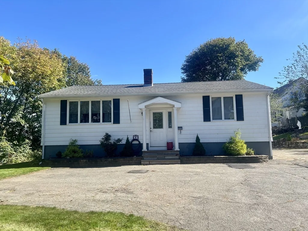 2 bed, 1 bath apartment for rent at 24 Lily St, Lynn — photo 1 of 16