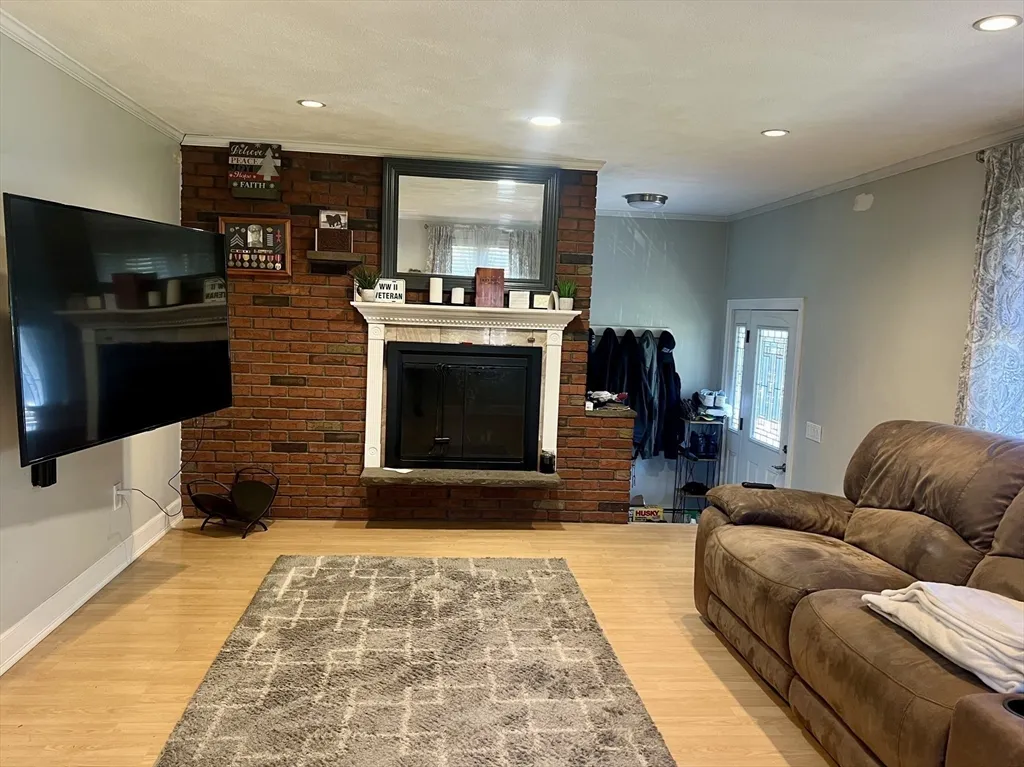 2 bed, 1 bath apartment for rent at 24 Lily St, Lynn — photo 5 of 16