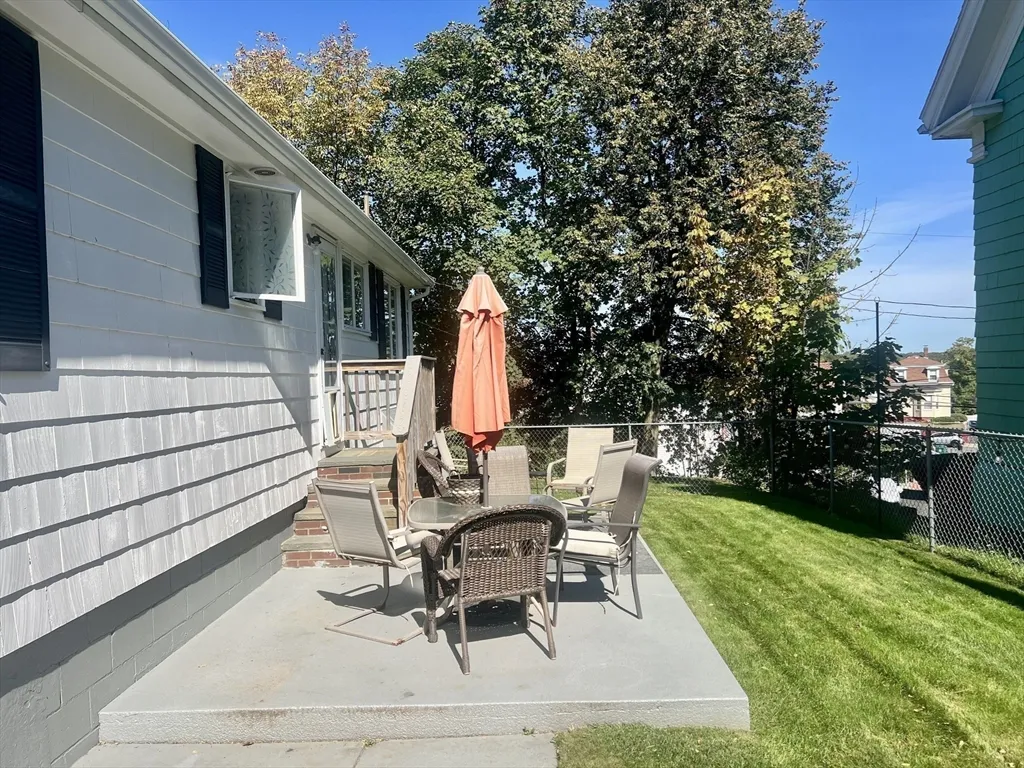 2 bed, 1 bath apartment for rent at 24 Lily St, Lynn — photo 3 of 16