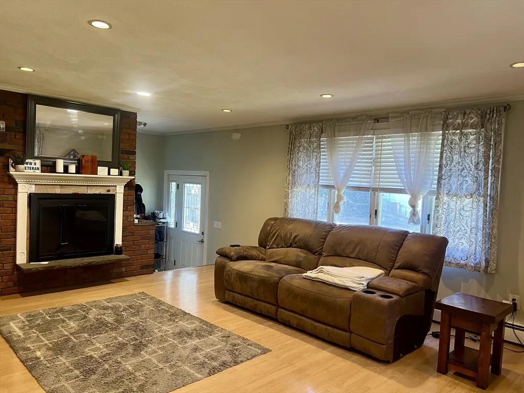 2 bed, 1 bath apartment for rent at 24 Lily St, Lynn — photo 6 of 16