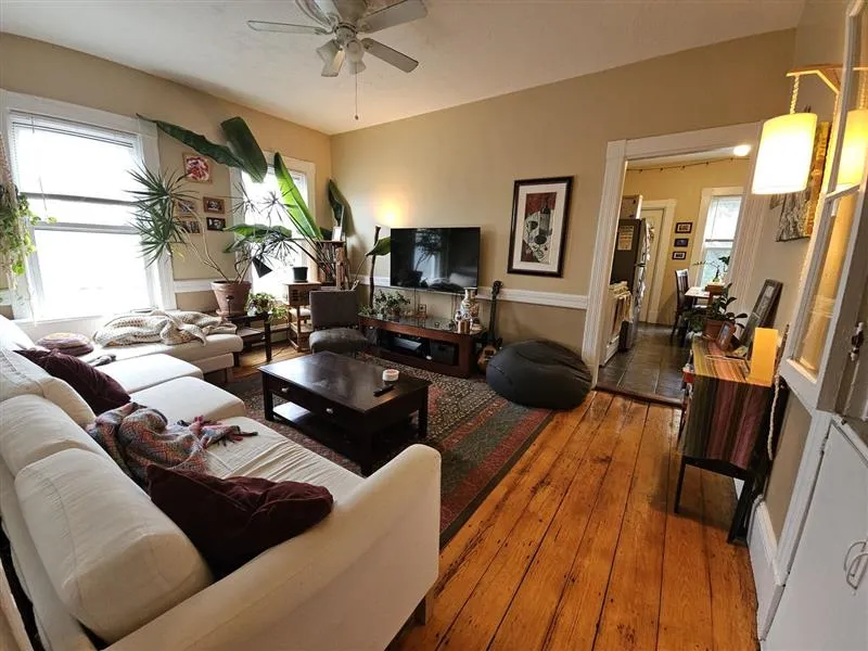 2 bed, 1 bath apartment for rent at 24 Linden Ave Unit 3, Spring Hill