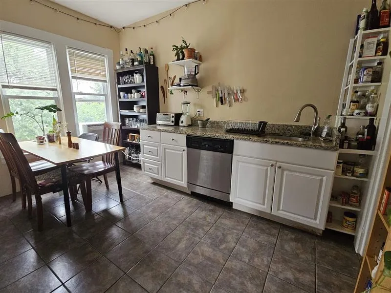 2 bed, 1 bath apartment for rent at 24 Linden Ave Unit 3, Spring Hill — photo 4 of 23