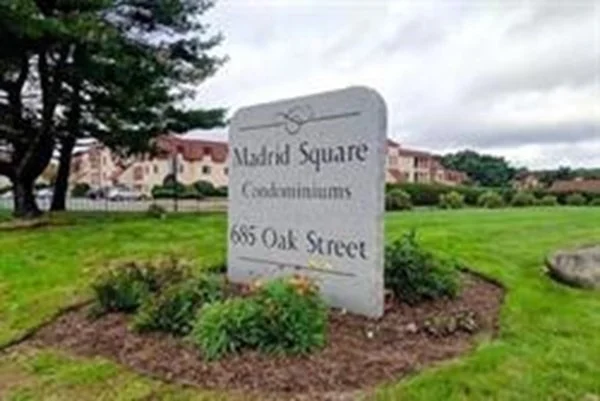 2 bed, 1 bath apartment for rent at 24 Madrid Sq Unit 4, Brockton — photo 4 of 17