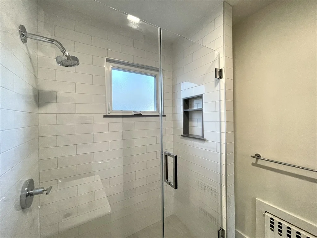 3 bed, 1 bath apartment for rent at 24 Maple St Unit 2, West Roxbury — photo 9 of 18