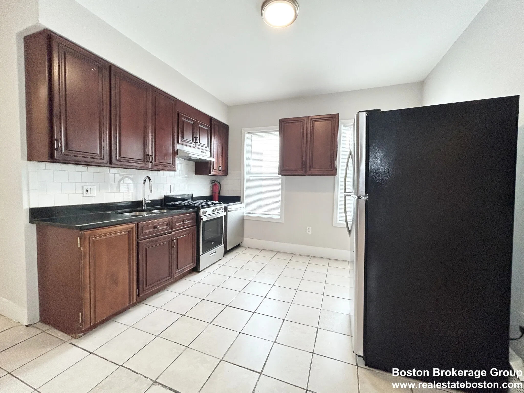 3 bed, 1.5 bath apartment for rent at 24 Maryland St Unit 3F, Dorchester — photo 2 of 8