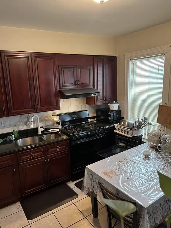 3 bed, 1 bath apartment for rent at 24 Maryland Unit 1, Dorchester — photo 2 of 6