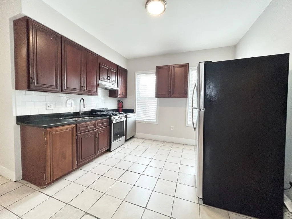 4 bed, 1 bath apartment for rent at 24 Maryland Unit 3, Dorchester — photo 1 of 8