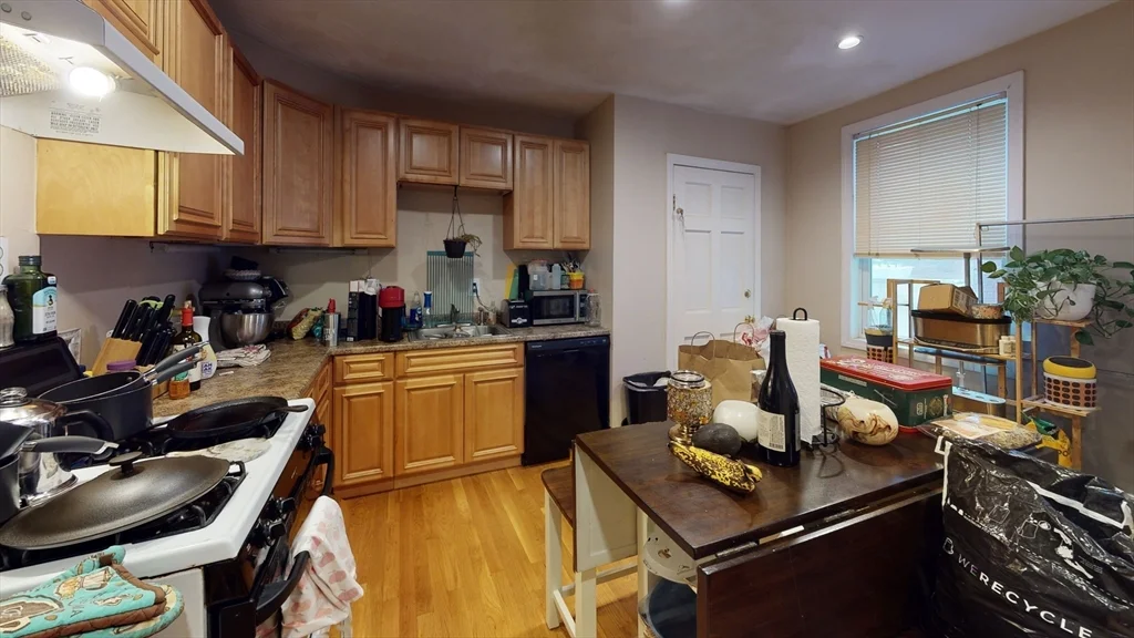 1 bed, 1 bath apartment for rent at 24 Maverick St Unit 1, East Boston — photo 2 of 8