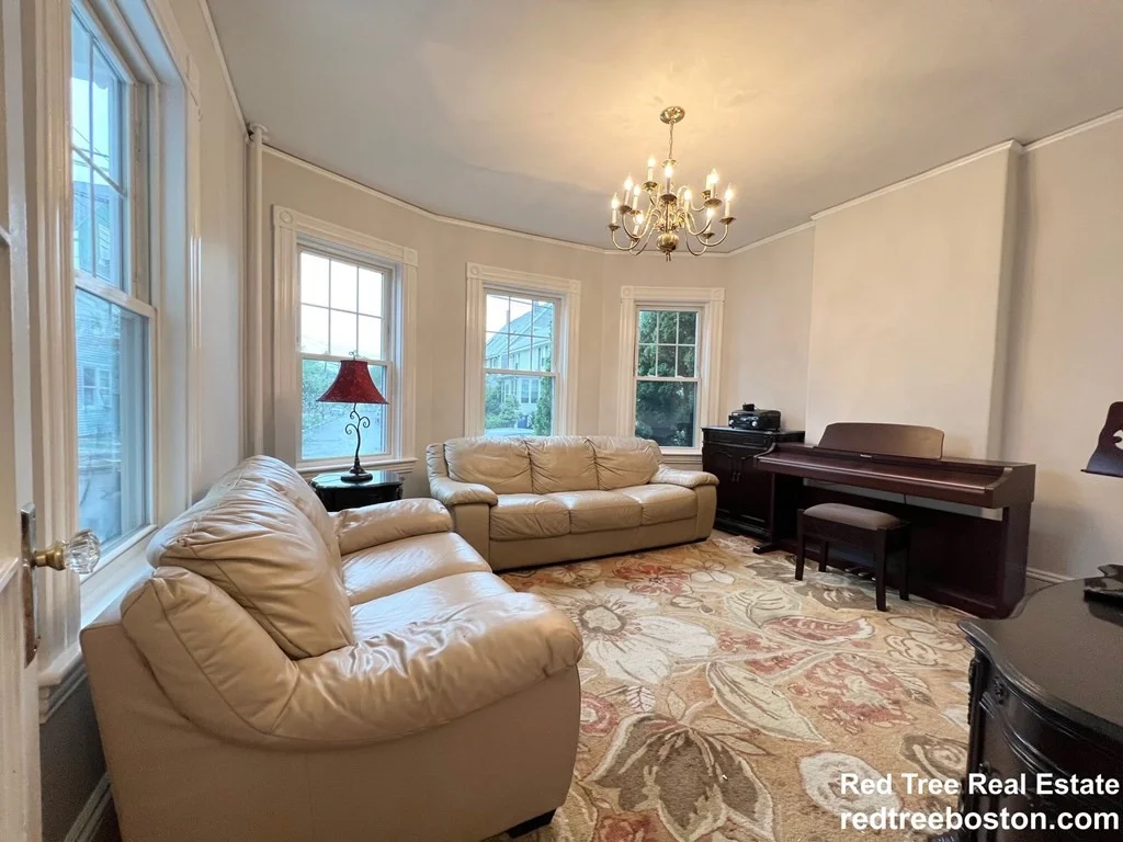 4 bed, 1 bath apartment for rent at 24 Middle St Unit 2, Newton — photo 8 of 12