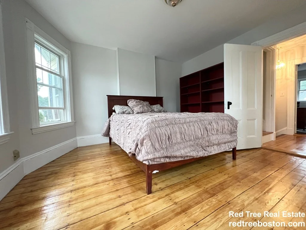 4 bed, 1 bath apartment for rent at 24 Middle St Unit 2, Newton — photo 1 of 12
