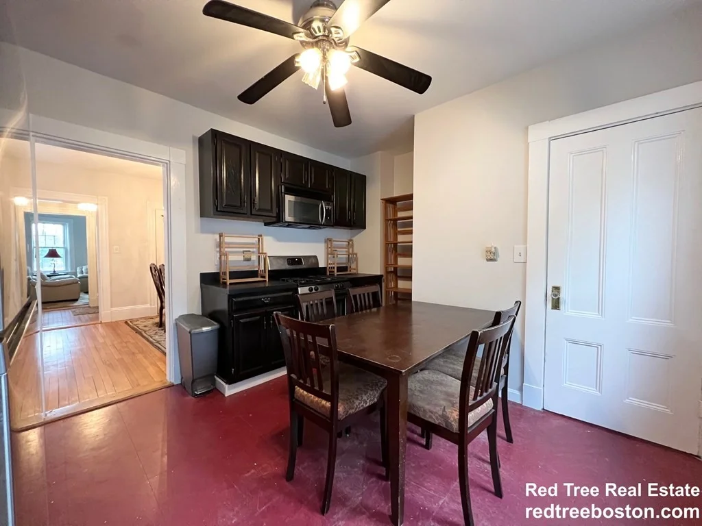 4 bed, 1 bath apartment for rent at 24 Middle St Unit 2, Newton — photo 5 of 12