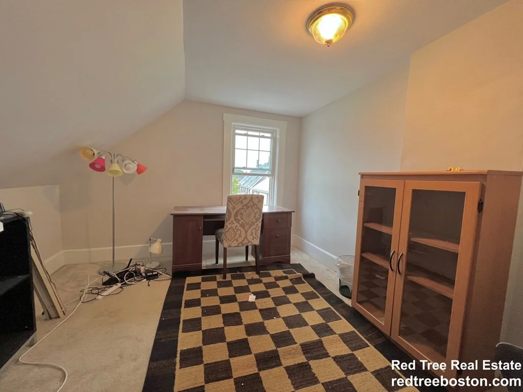 4 bed, 1 bath apartment for rent at 24 Middle St Unit 2, Newton — photo 9 of 12