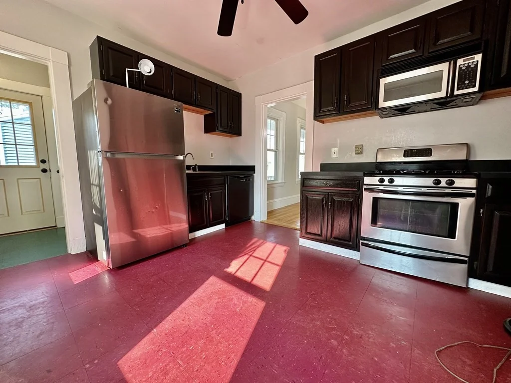 4 bed, 1 bath apartment for rent at 24 Middle Unit 24, Newton — photo 7 of 17
