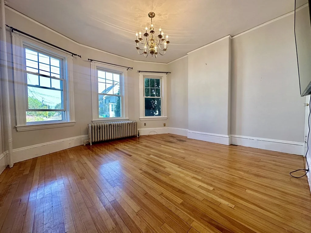 4 bed, 1 bath apartment for rent at 24 Middle Unit 24, Newton