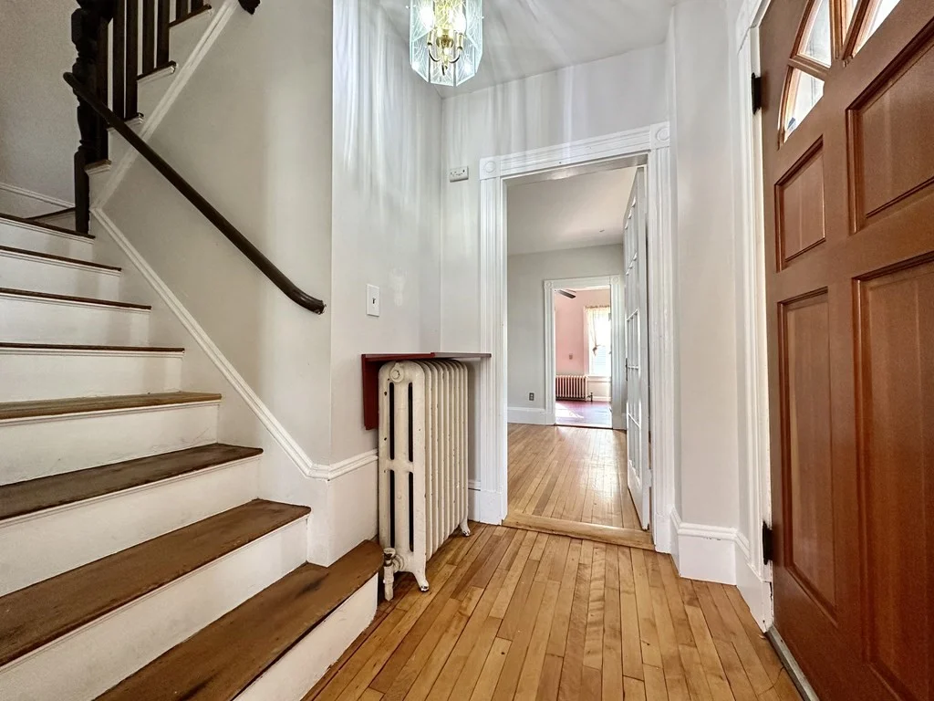 4 bed, 1 bath apartment for rent at 24 Middle Unit 24, Newton — photo 4 of 17