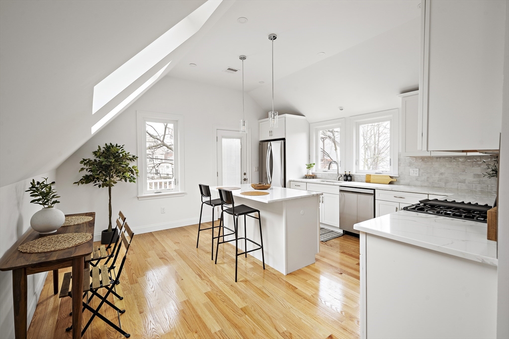 3 bed, 2 bath apartment for rent at 24 Montrose St Unit 2, Roxbury — photo 3 of 9